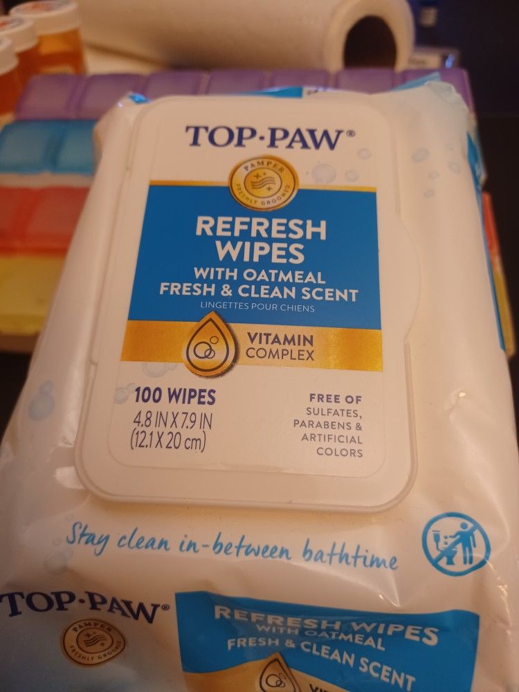 Top Paw Refresh Wipes With Oatmeal. Fresh And Clean Scent. To Help