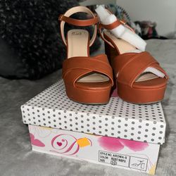 Women Tan Heels