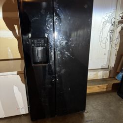 Side By Side GE Refrigerator 