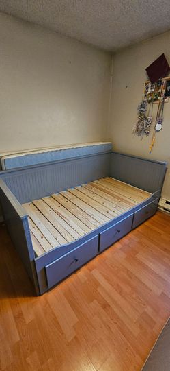 HEMNES IKEA DAYBED