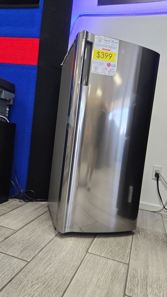 LG - 5.79 Cu. Ft. Top-Freezer Refrigerator with Semi Auto Defrost - Platinum Silver