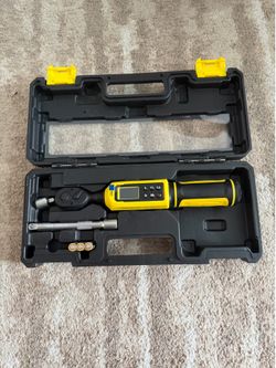 Right angle wrench