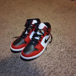 Air Jordan 1 Mid Chicago 