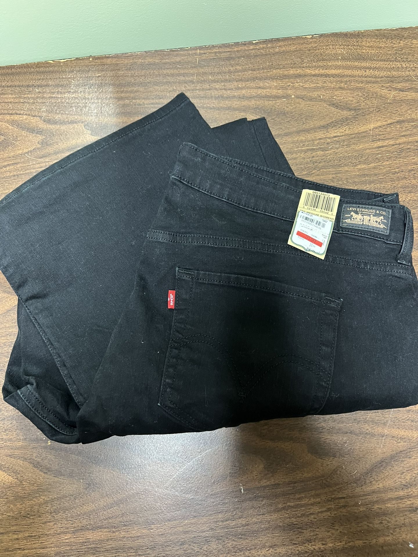 Women’s Black Levi’s Bootcut 24W