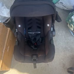 Nuna Car seat 