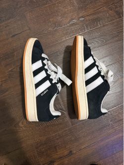 black Adidas Campus 00s