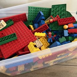100s of Classic Lego Duplo size bricks