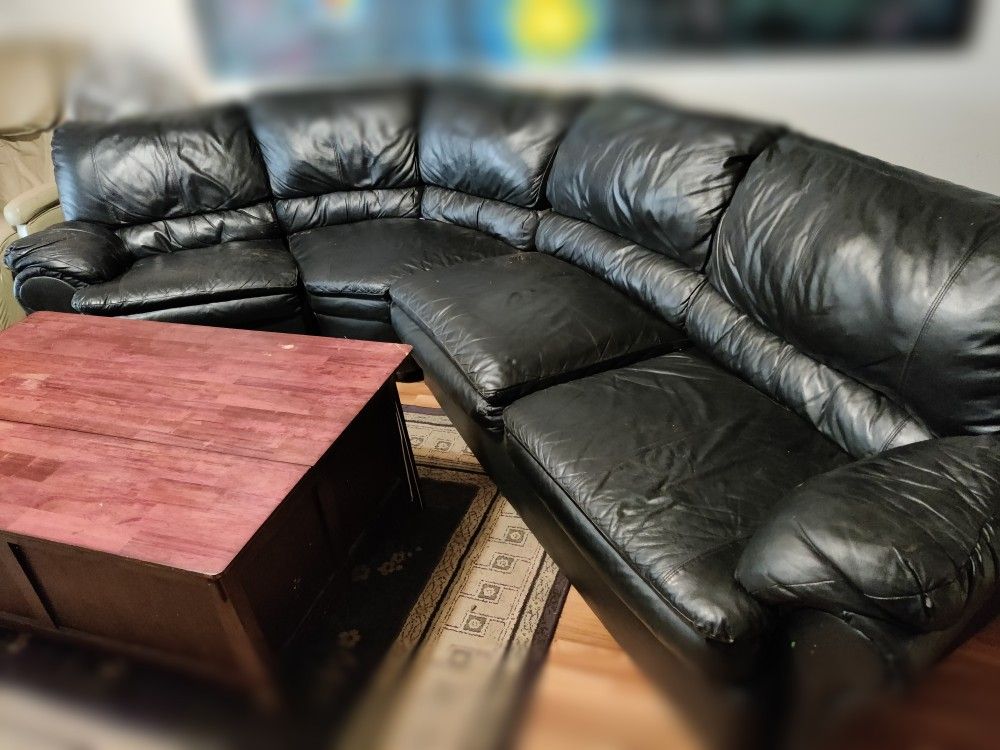 Black Leather Sectional Couch With Recliner for Sale in Woodburn, OR OfferUp