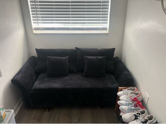 MEMORY FOAM PULL OUT COUCH