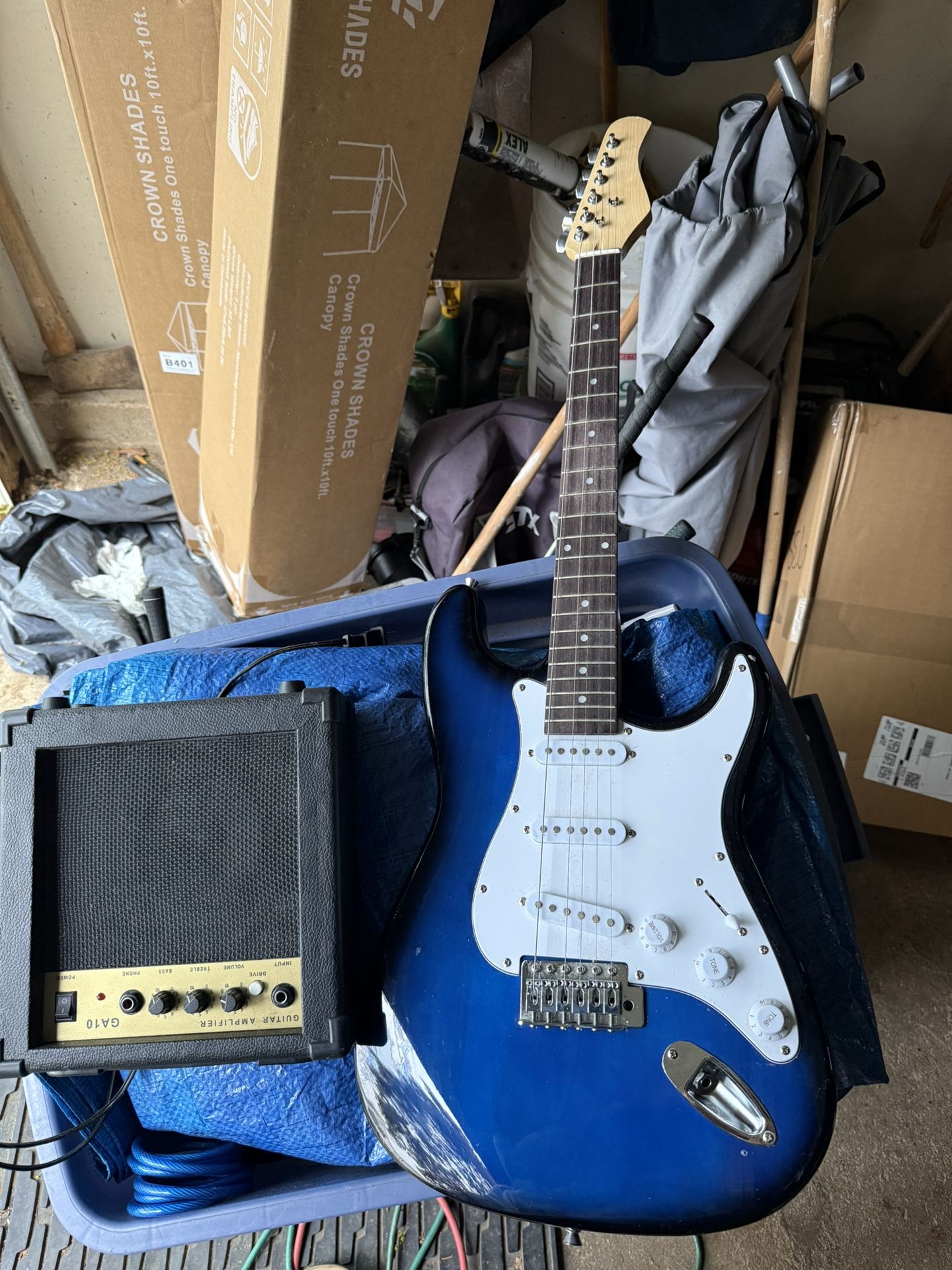 Electric Guitar With Speaker