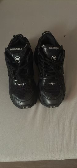 Selling runners for 140 size 43 can talk price down or trades pick up only