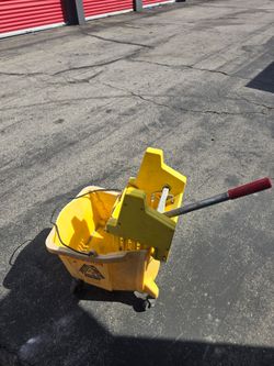 Rubbermaid 7570 without Drain