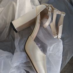 High Heels Size 6. Never Used .Zapatillas  Altos  Nuevos