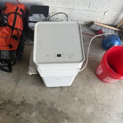 Portable air conditioner. 5,000 BTU