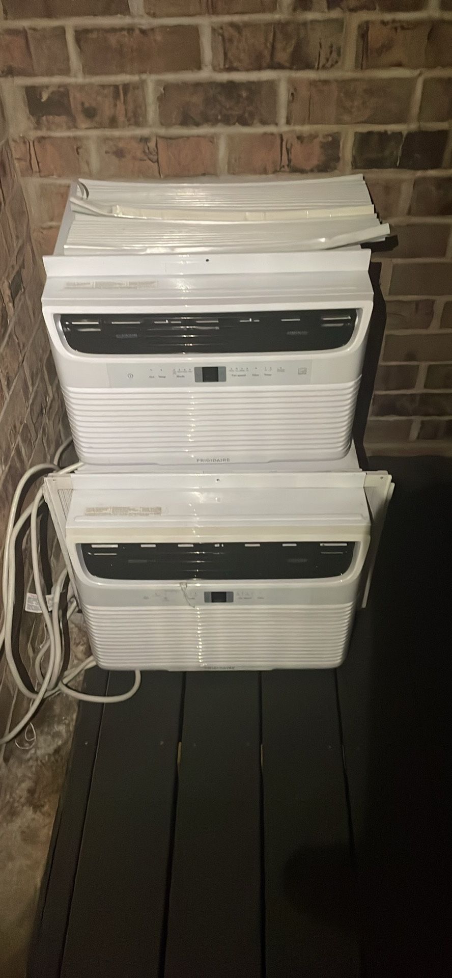 2 air conditionerss