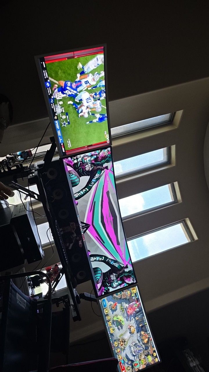 HP Gaming PC with 3 Samsung Monitors