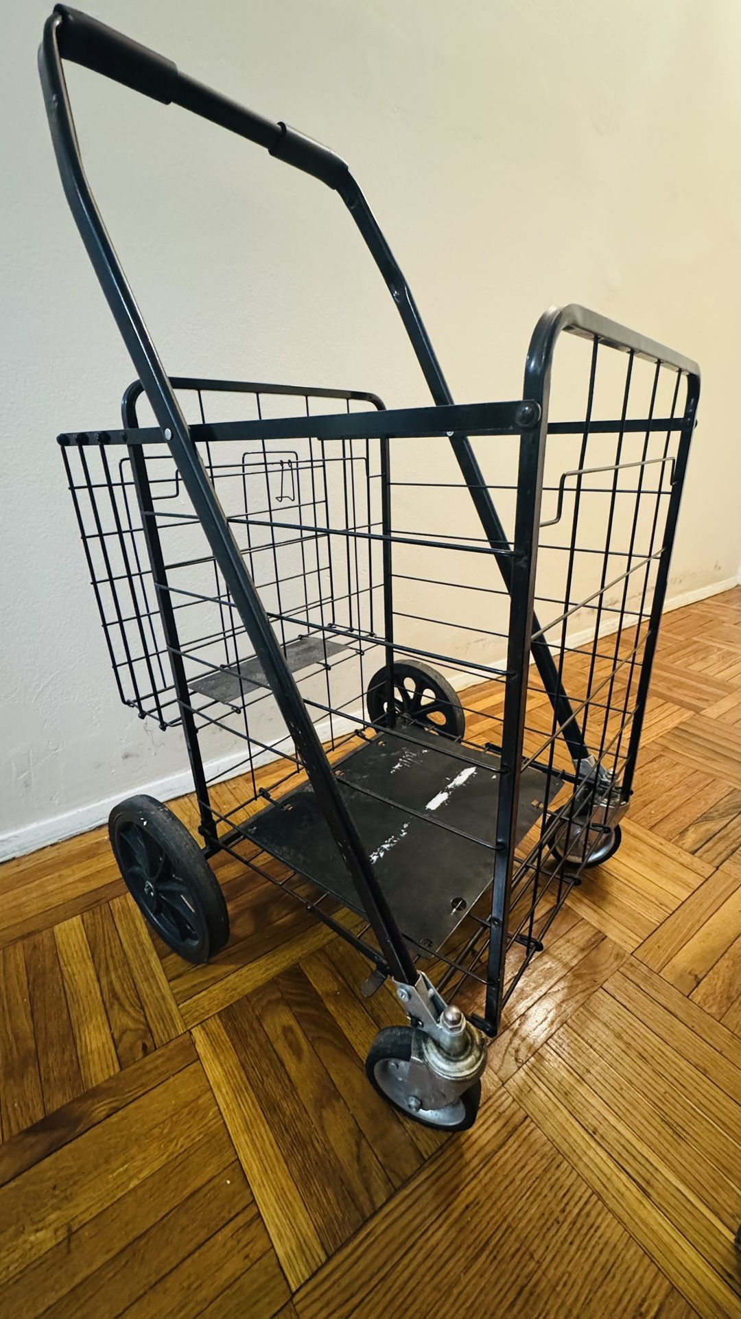 Shopping cart, like new, large