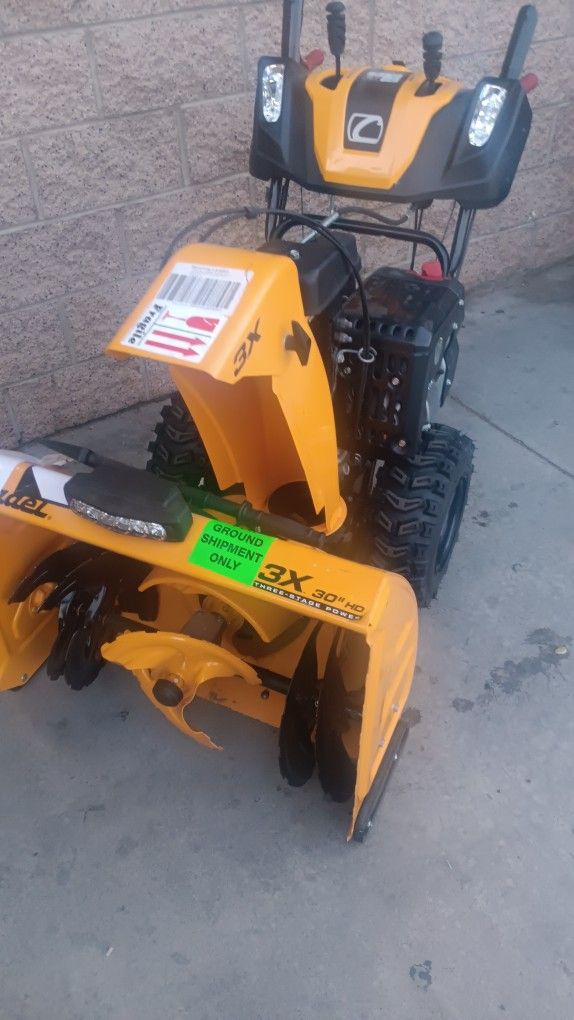 Cub Cadet 3X HD 30 in. 420 cc ThreeStage Gas Snow Blower with Electric
