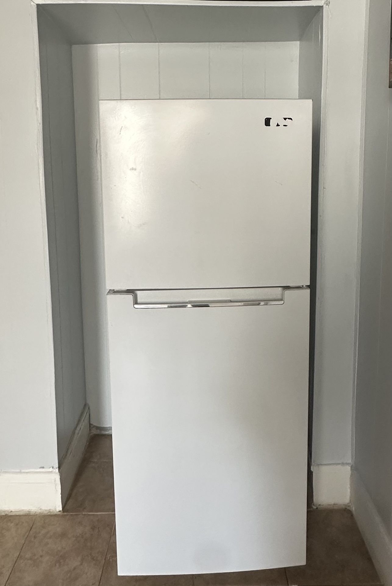Magic Chef - Top Freezer Refrigerator