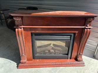 LARGE ELECTRIC FIREPLACE WITH REMOTE $40