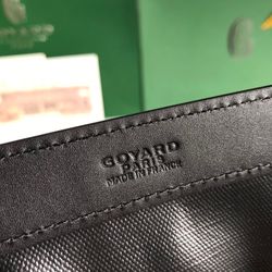 Protect the items in the bag from the wind and rain and protect privacy 