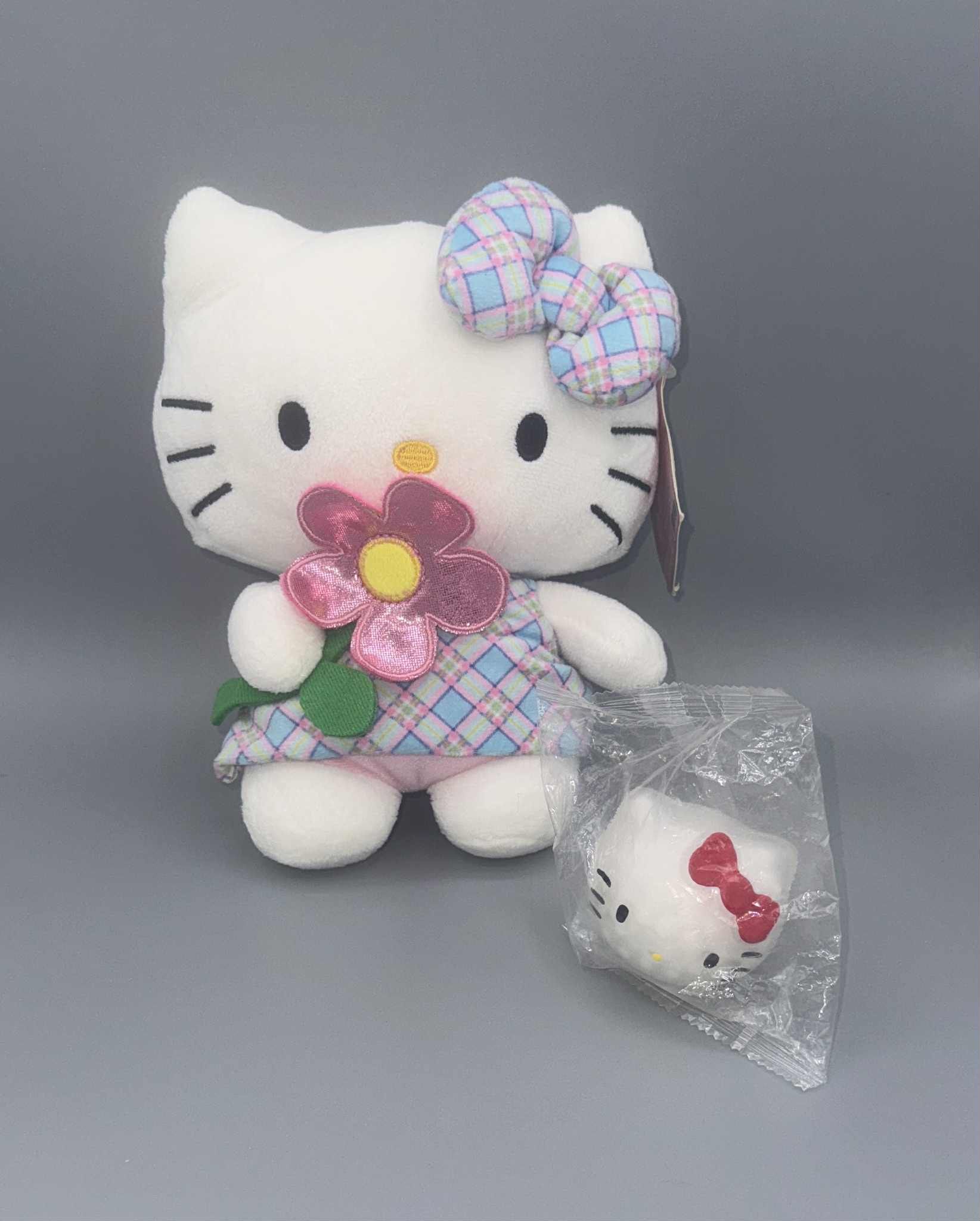 Hello Kitty 10” Plush w/flower & squeeze ball