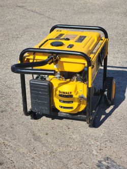 Dewalt DXGNR6500 Gas Powered Generator 8750/6500 Watts