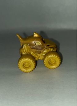 Monster Jam Mini Megalodon Gold Chase Monster Truck VHTF 1:87 Series 2 Pre-Owned