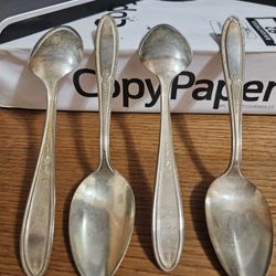 W.M. Rogers Mfg Co "Isabella" Silverplate Spoon Qty 4