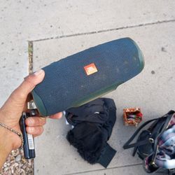 JBL CHARGE 4 BLUETOOTH SPEAKER 