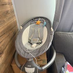 Vendo Silla Mesedora Para Bebé. Tiene Música 