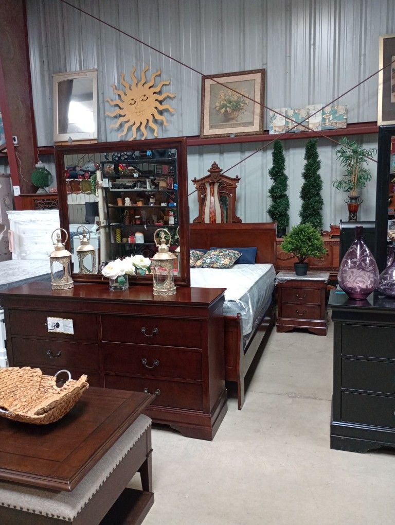 Bedroom Sets / Recámaras 