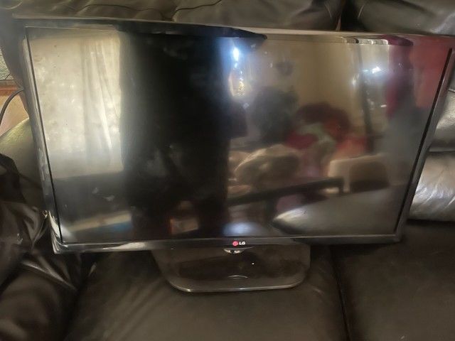LG 32 Inch TV