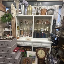 Vintage Furniture, Collectibles & Decor
