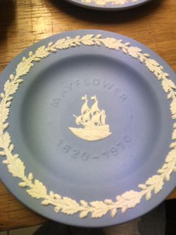 WOODWEDGE  & LENOX PLATES