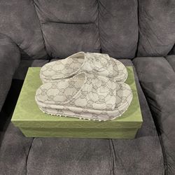 Guccis Slides interlocking Gs