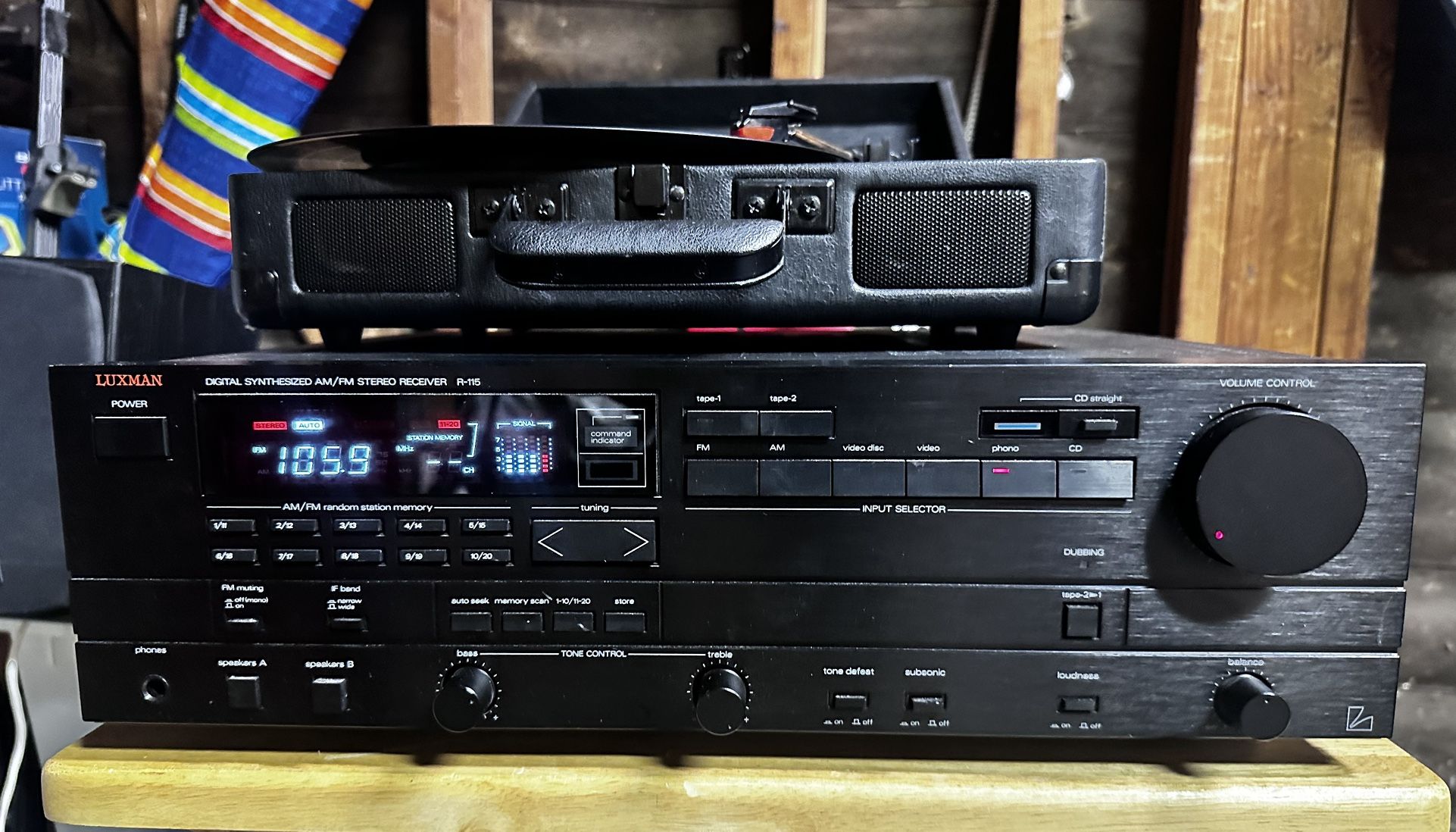 Luxman R-115 Digital Synthesized AM/FM Stereo Receiver Excellent Condition 1990