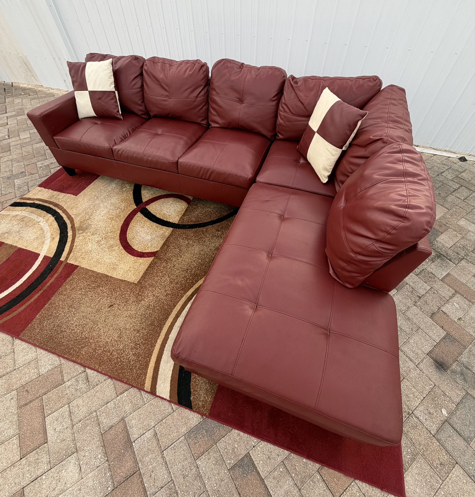 Nice and comfortable 2-piece leather sectional sofa and 2 decorative pillows. Delivery available for an additional cost. Dimensions: 107.5 x 74.5 x 35