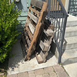 Free Wooden Pallets
