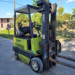Forklift 