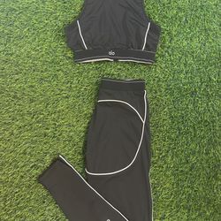 Women’s workout set– super flattering fit – S/M