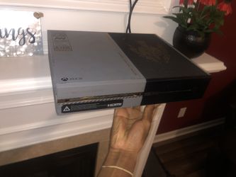 Call Of Duty themed Xbox One.