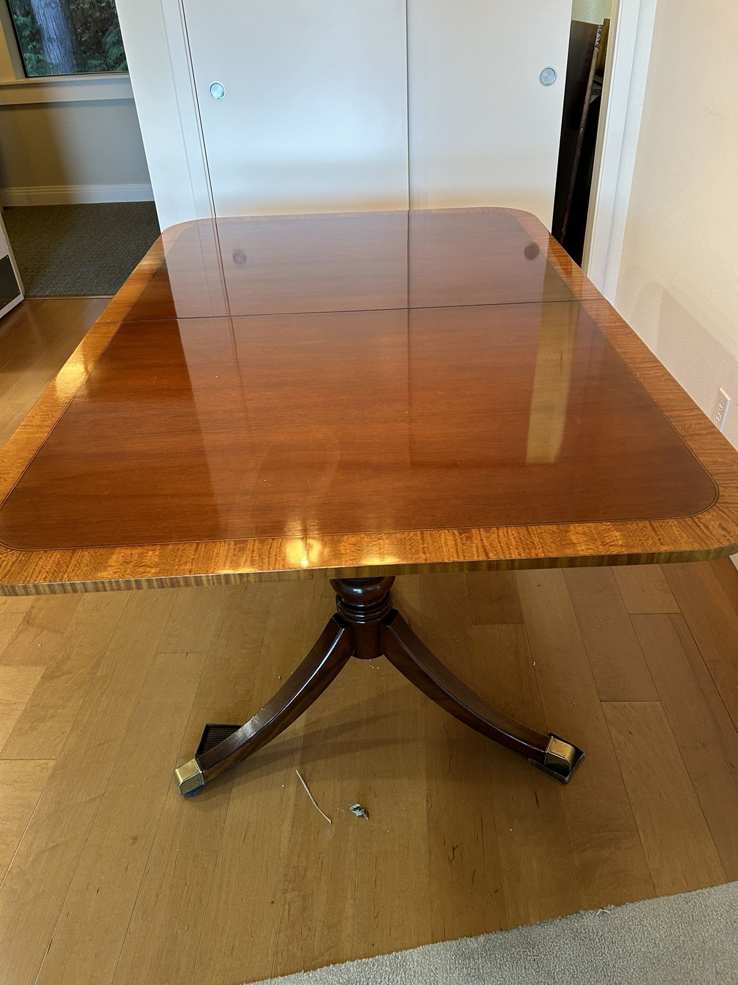 Stunning Drexel Banded Mahogany Double Pedestal Dining Table