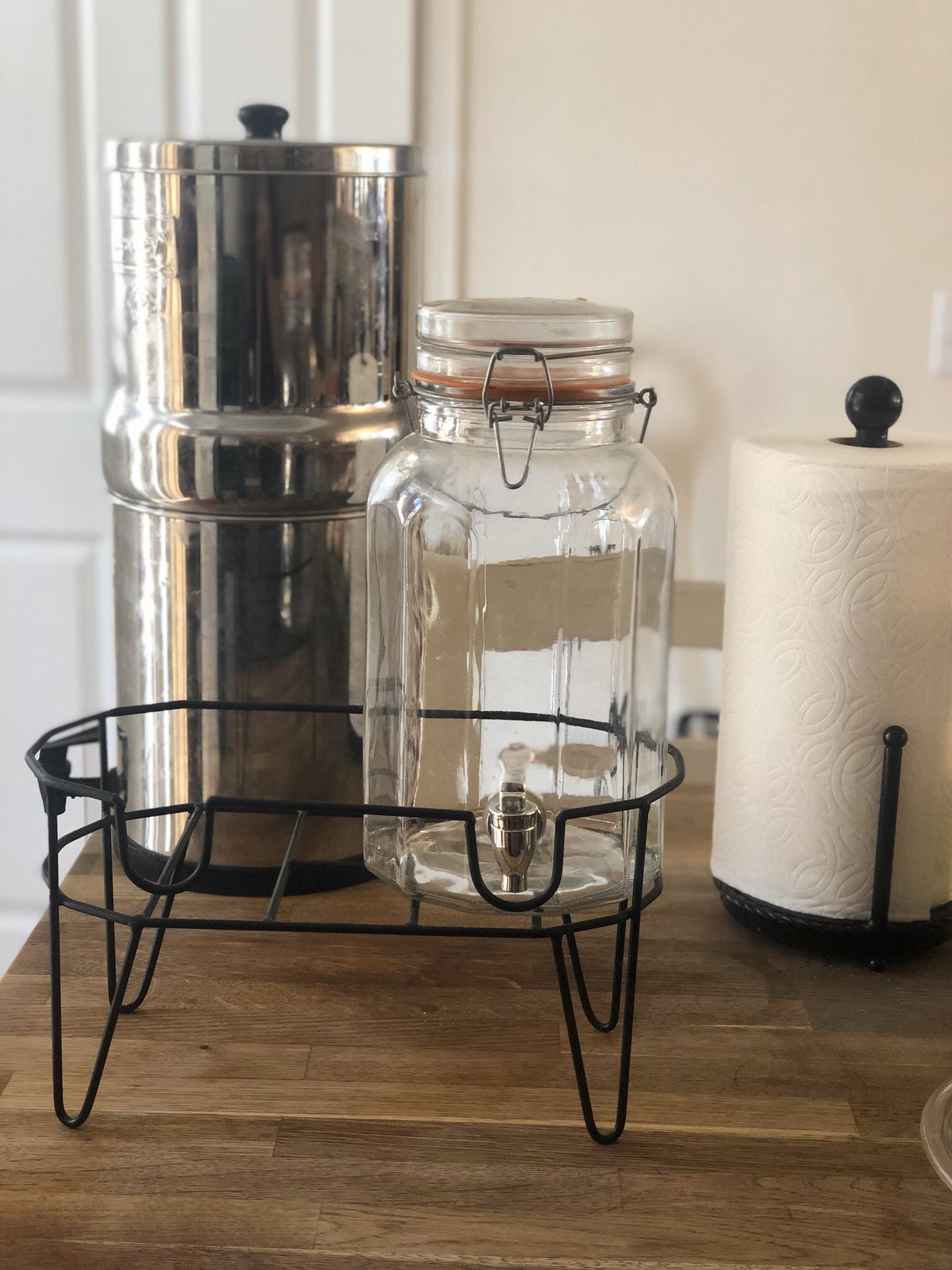 One glass beverage dispenser and stand