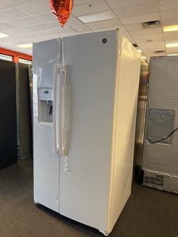 GE Side-by-Side Refrigerator with Ice and Water Dispenser