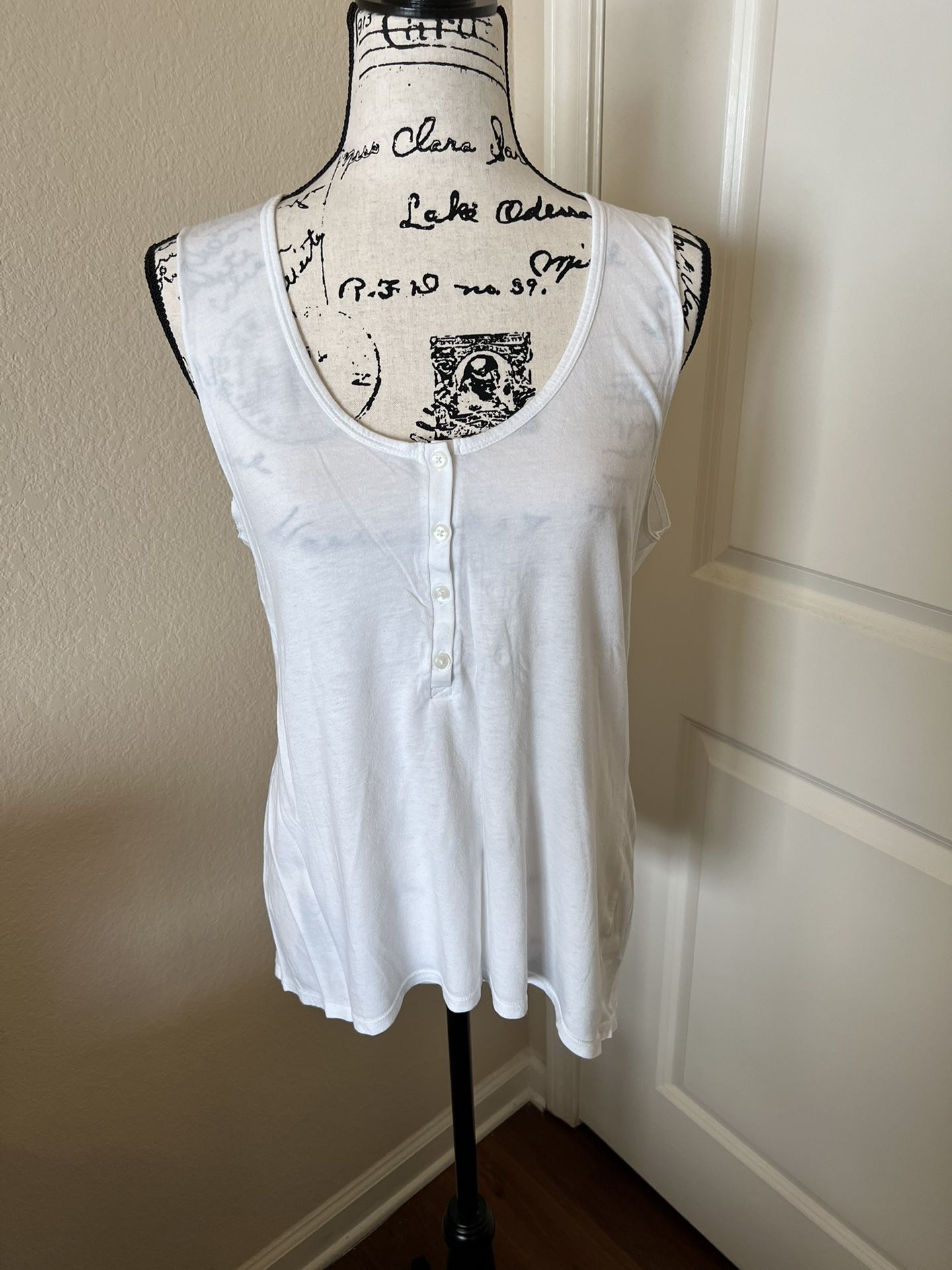 Express Women’s White Sleeveless Top w/ Functional Buttons, XL