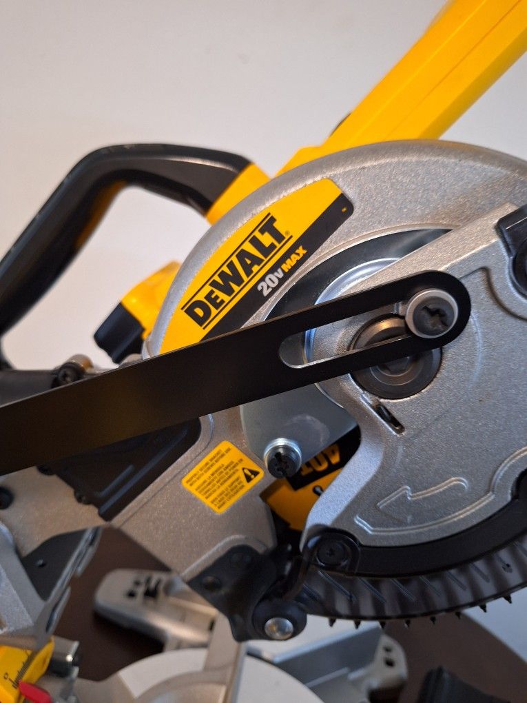 DeWalt 20 V Max Miter Saw