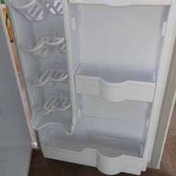 Refrigerator 4.4 Cubic Feet 