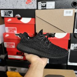 Adidas Yeezy 350 Pirate Black size 6.5 VNDS