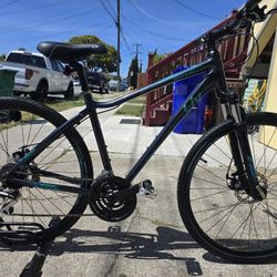 Giant Liv Rove 3 Like New ( Medium )
Ready to Ride 